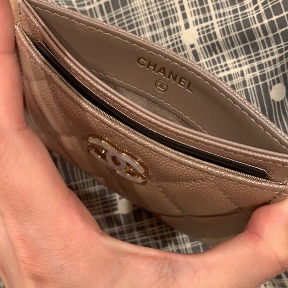 Authentic Chanel iridescent beige pearl cc holder - Picture 5 of 9